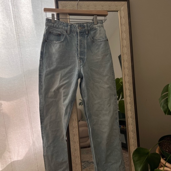 ZARA high waisted cropped mom jean - Picture 2 of 3